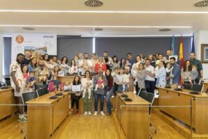 Niños Picassent árboles